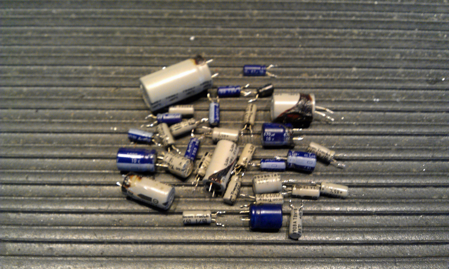 im4006 old capacitors.jpg