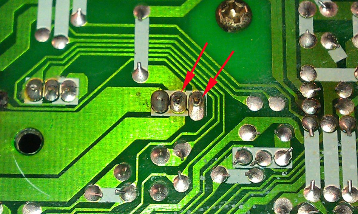 nutone ima3303 desoldered transistor leads_edited-1.jpg