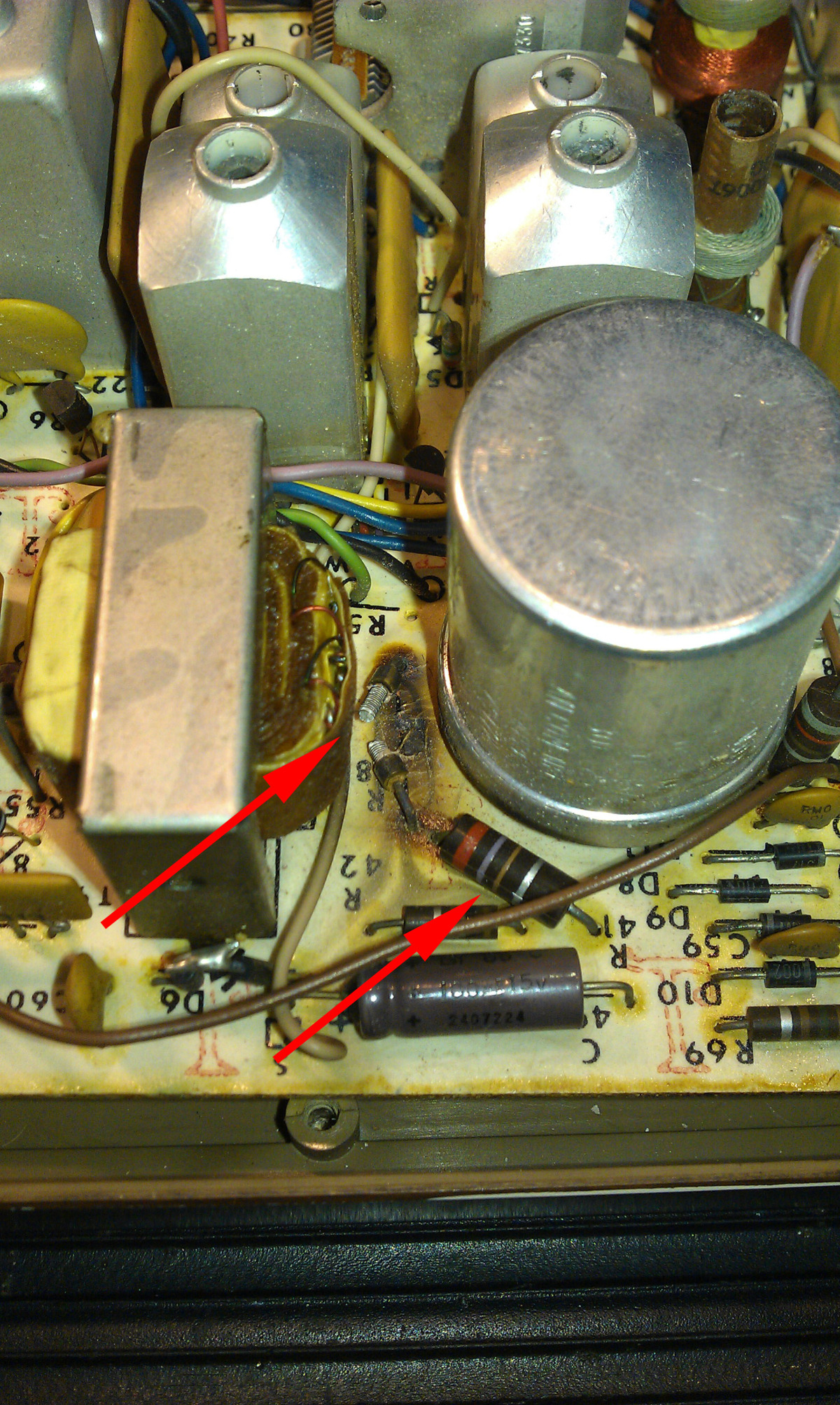 nutone model 2540 failed resistors with arrows.jpg